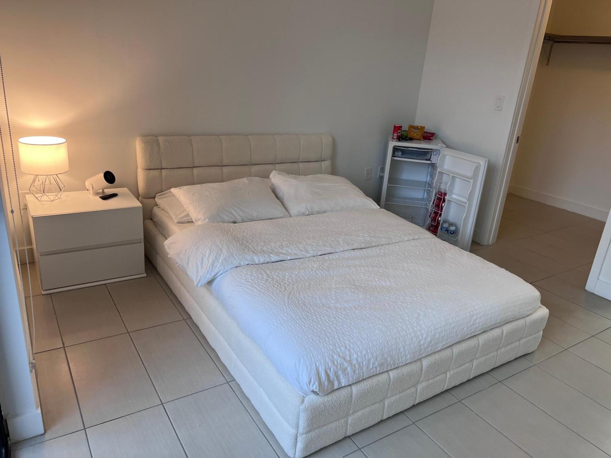Master Bed In Calle Ocho Privatunterkunft Miami