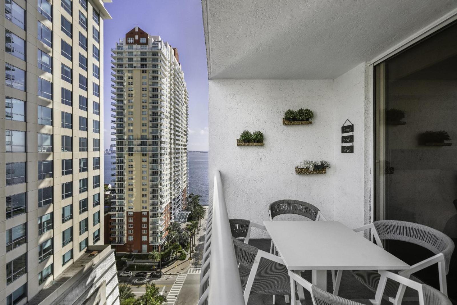 In Brickell With Pool, Gym, Free Parking And Game Appartement