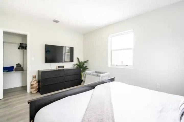 Apartment Hot Tub & King Bed - 8min From Airport, & Dt Miami