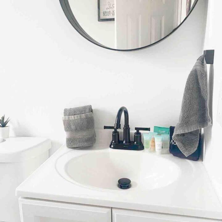 Hot Tub & King Bed - 8min From Airport, & Dt Miami