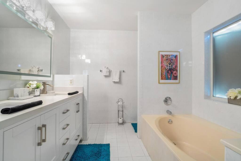 4 Bed 3 Bath Getaway *