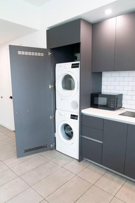 Charming 2 Bedroom Downtown 2106 Free Parking Appartement