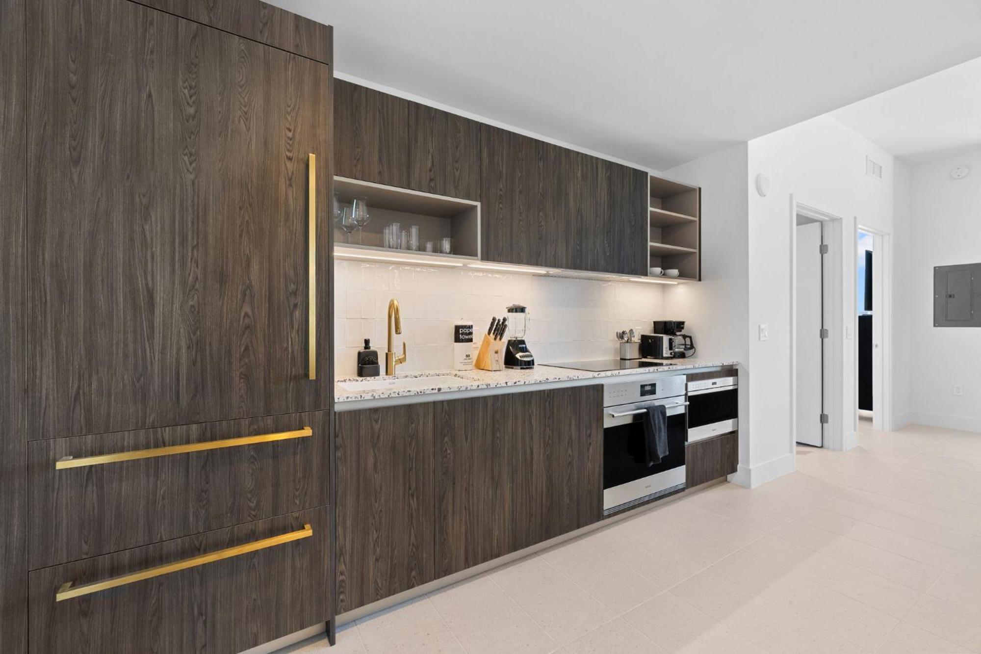 48flr W Free Parking Apartment *