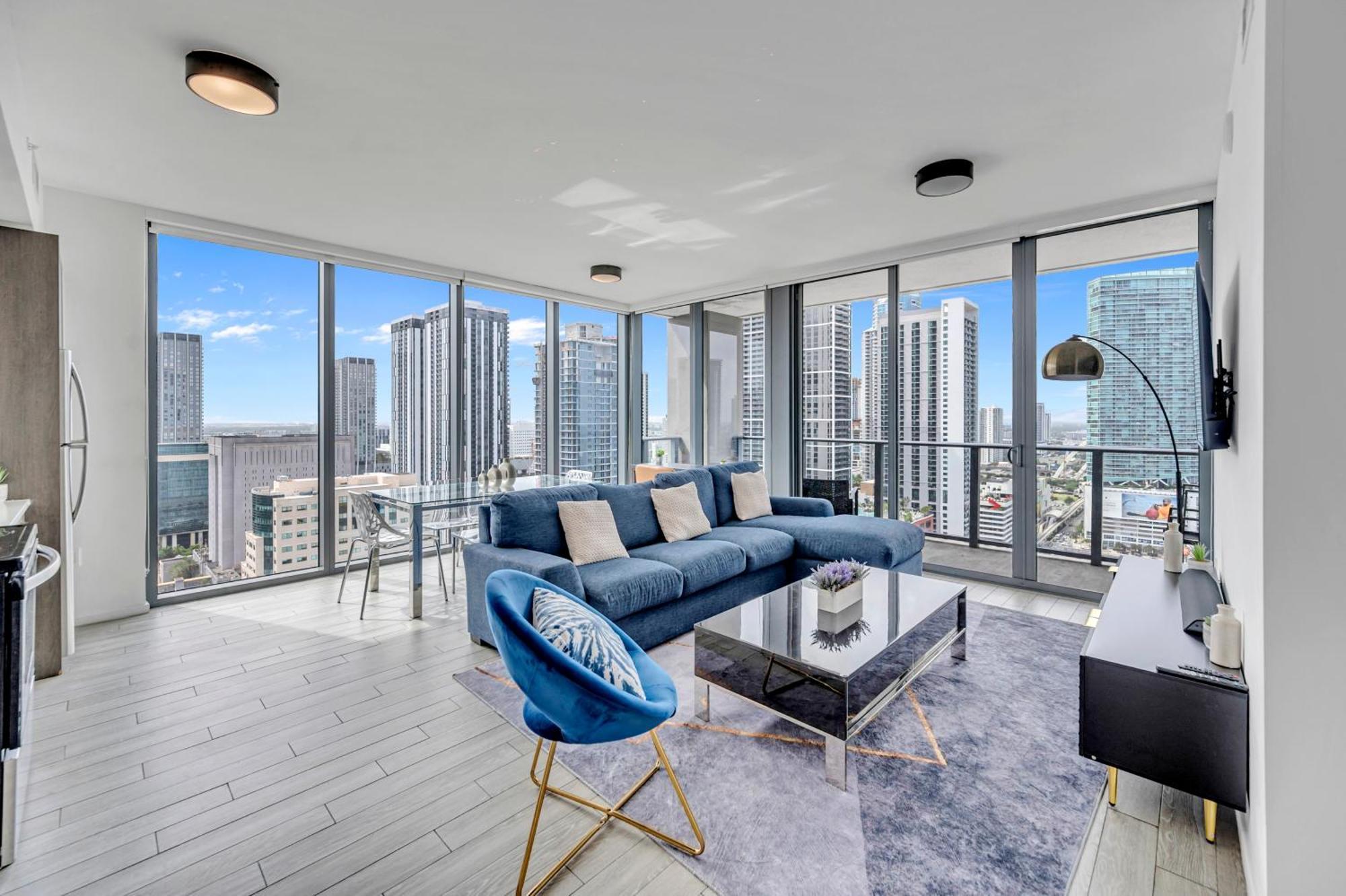 Great 3 Beds 3 Baths Downtown *