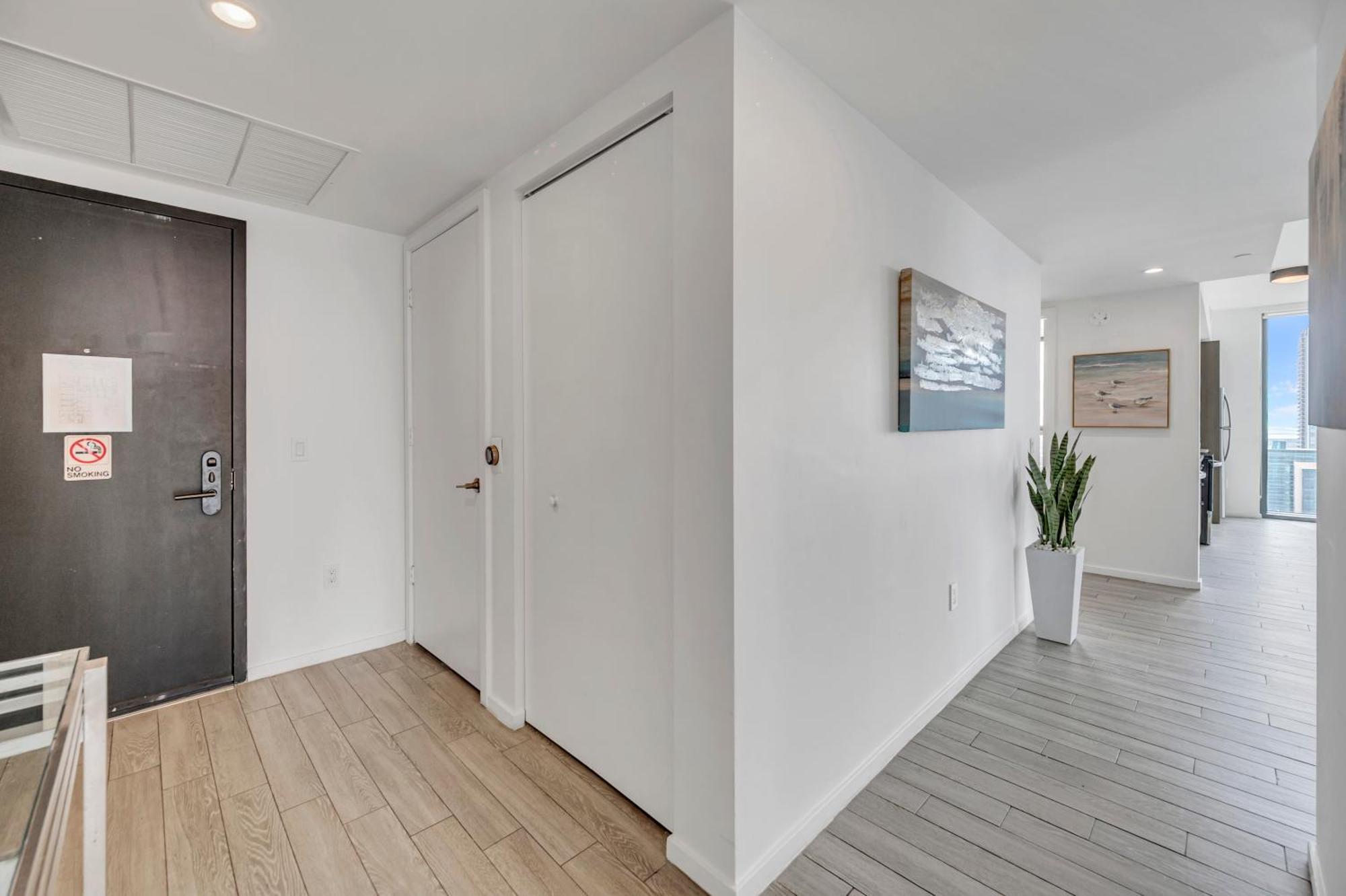 Great 3 Beds 3 Baths Downtown Apartment Miami