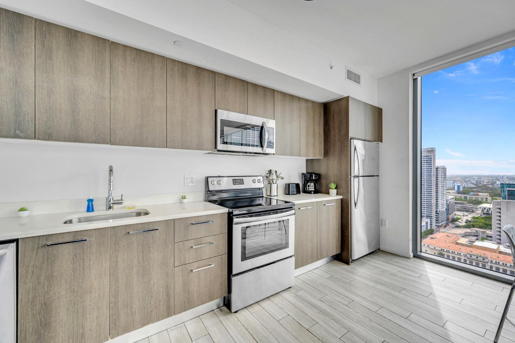 Great 3 Beds 3 Baths Downtown *