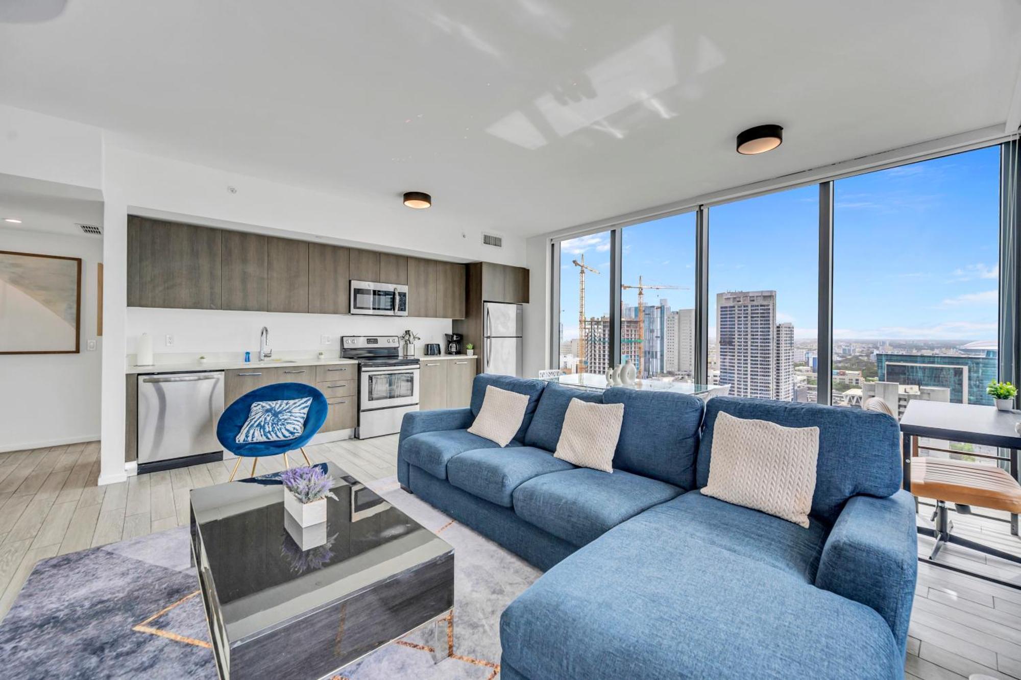 Great 3 Beds 3 Baths Downtown