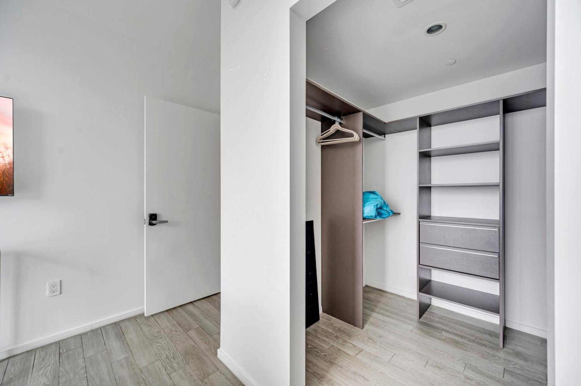 Great 3 Beds 3 Baths Downtown