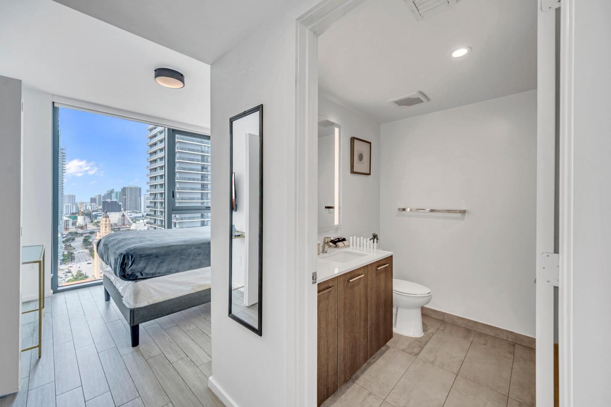 Great 3 Beds 3 Baths Downtown *