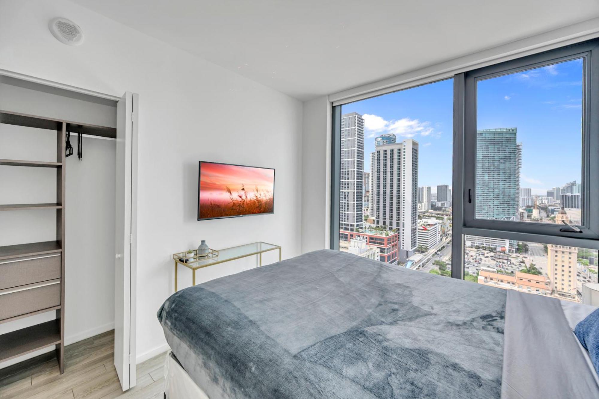 Great 3 Beds 3 Baths Downtown