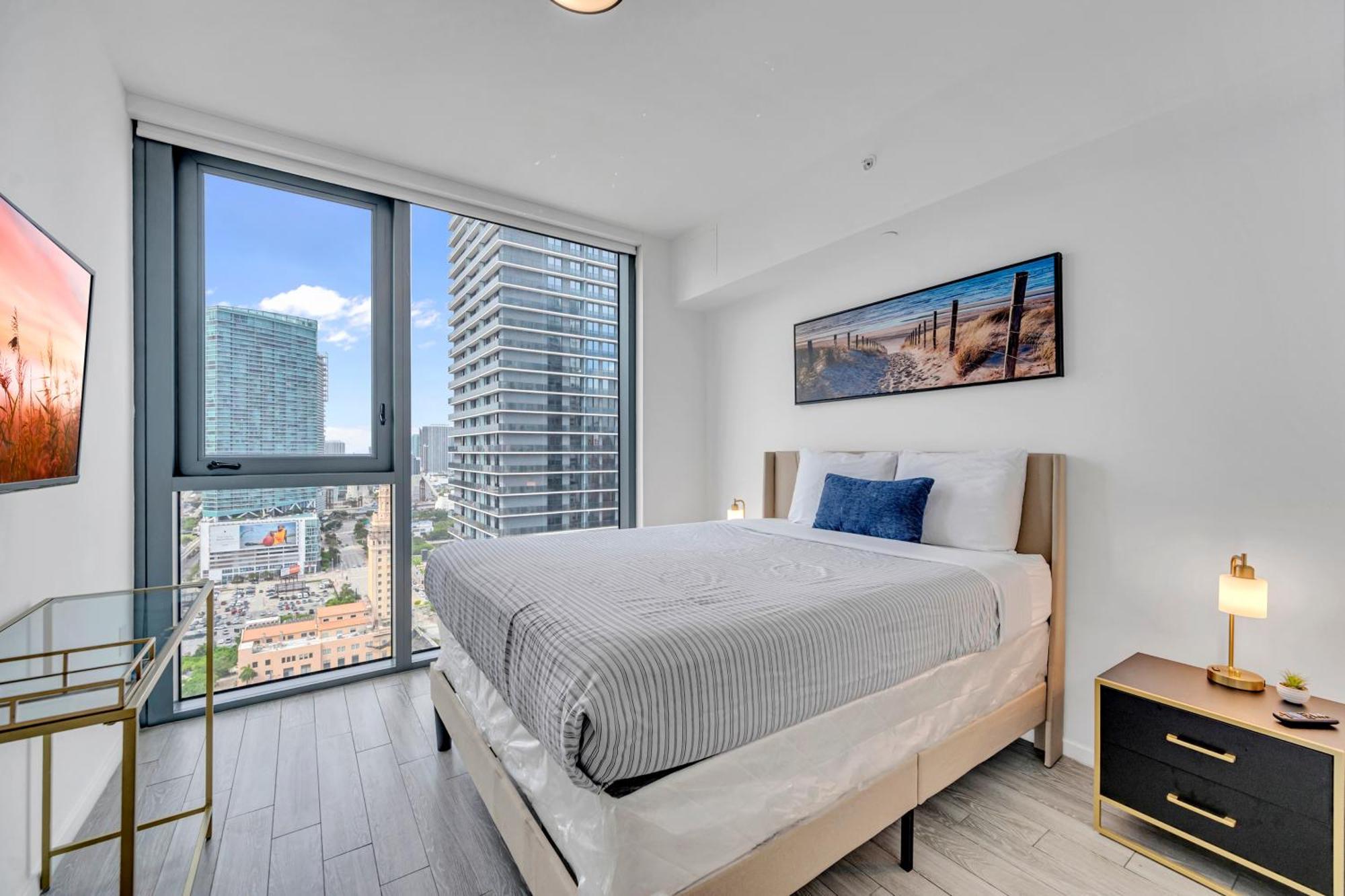 Great 3 Beds 3 Baths Downtown