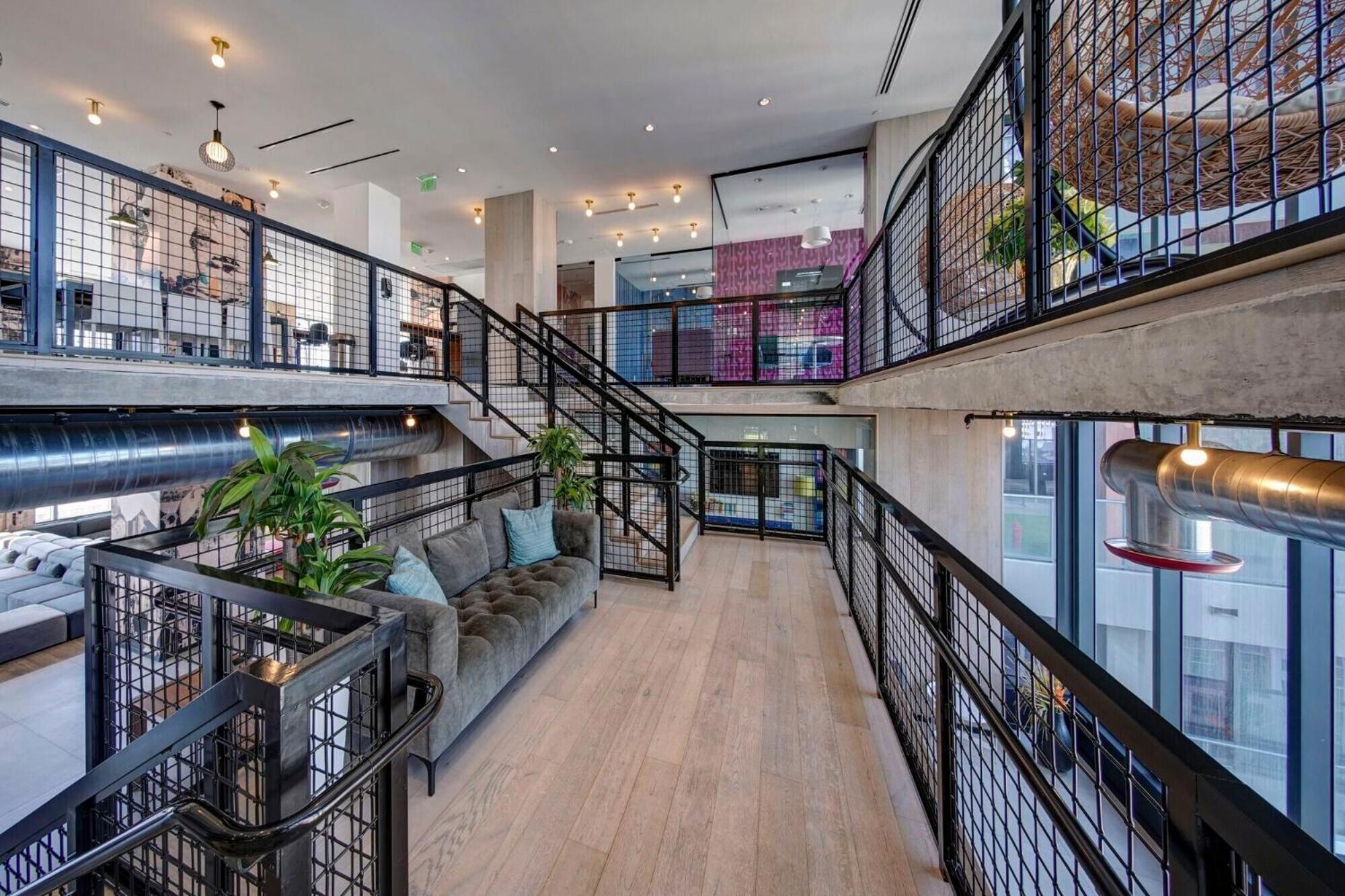 Great 3 Beds 3 Baths Downtown *