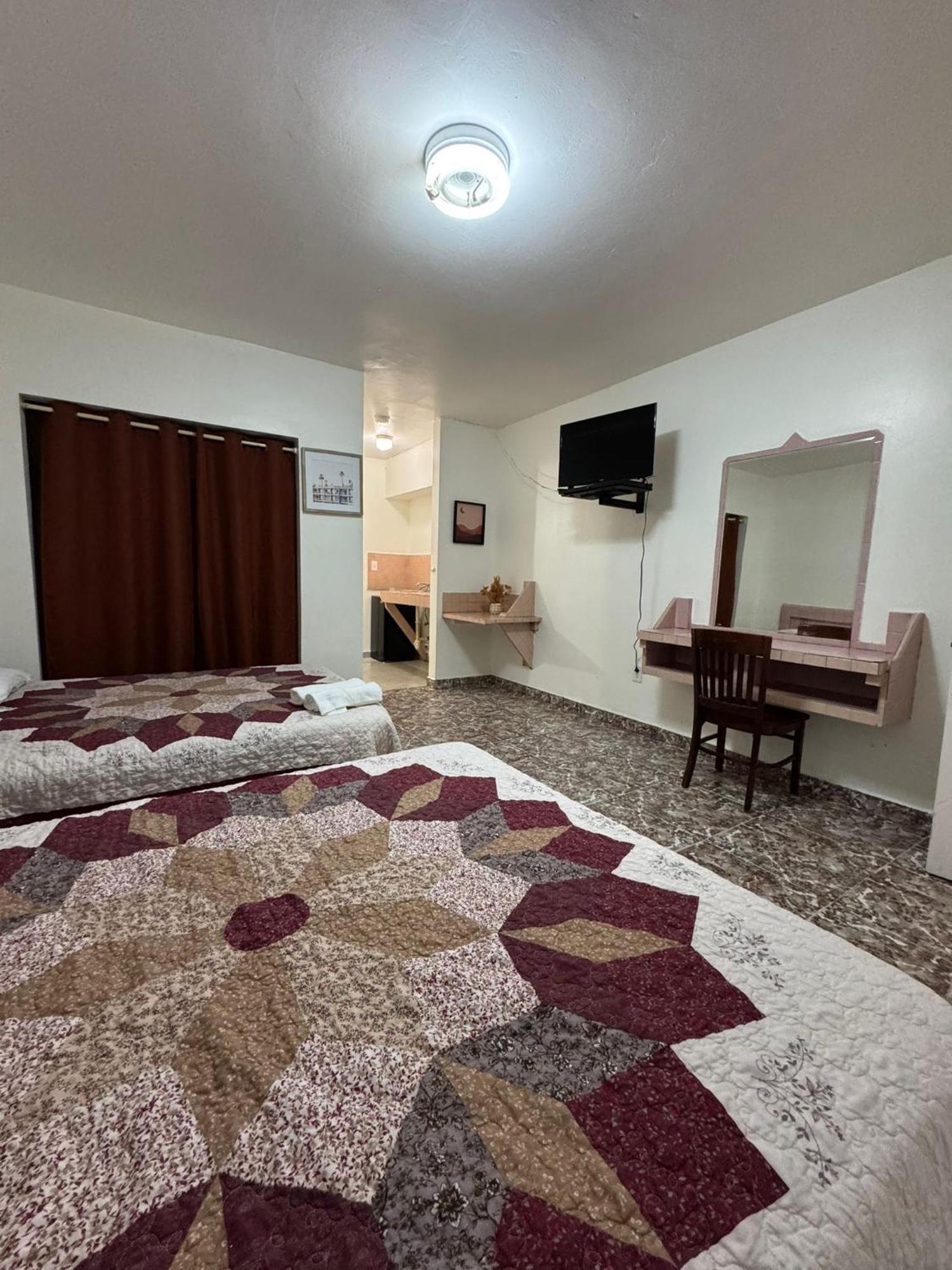 Rainbow - - Little Havanna Hotel