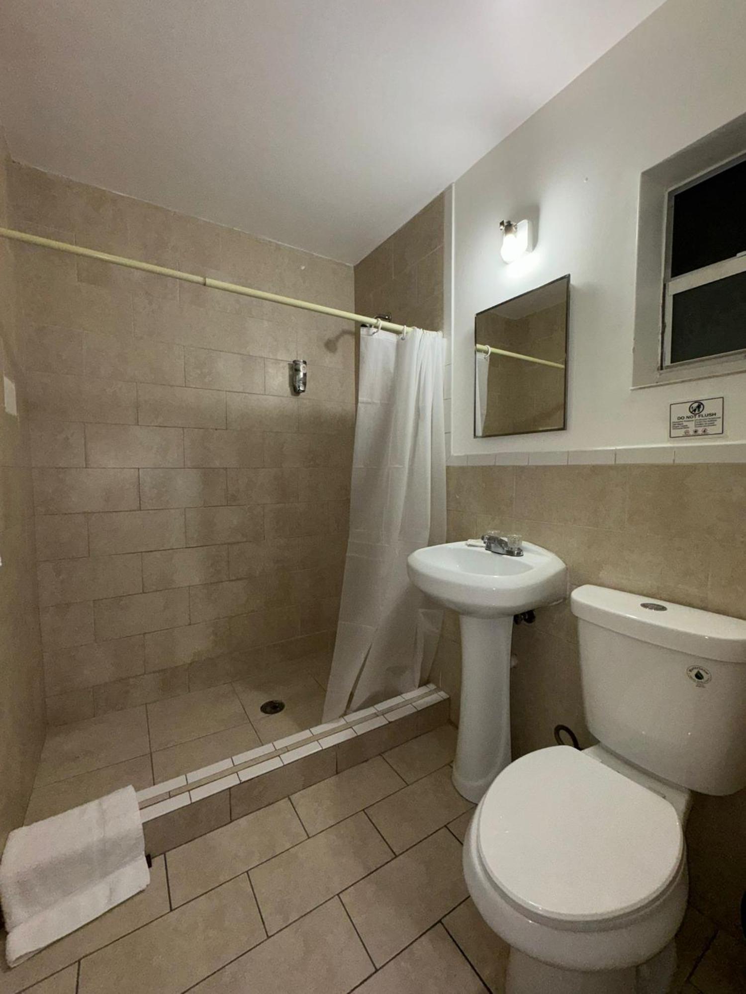 Hotel Rainbow - - Little Havanna