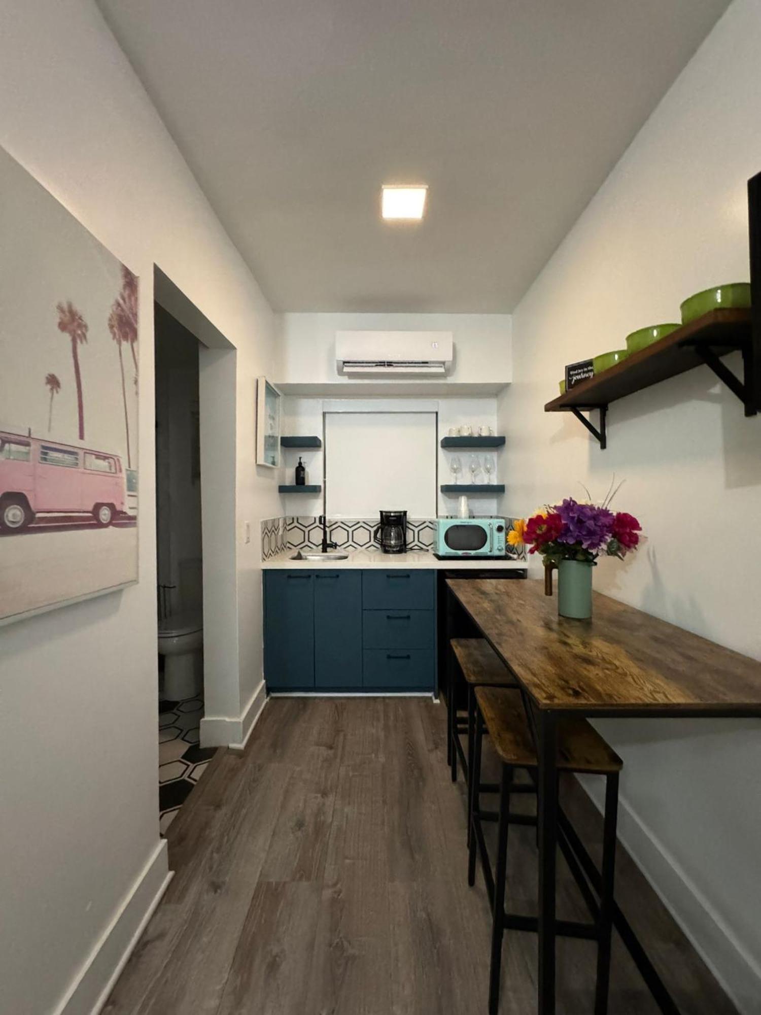 Hotel Rainbow - - Little Havanna *