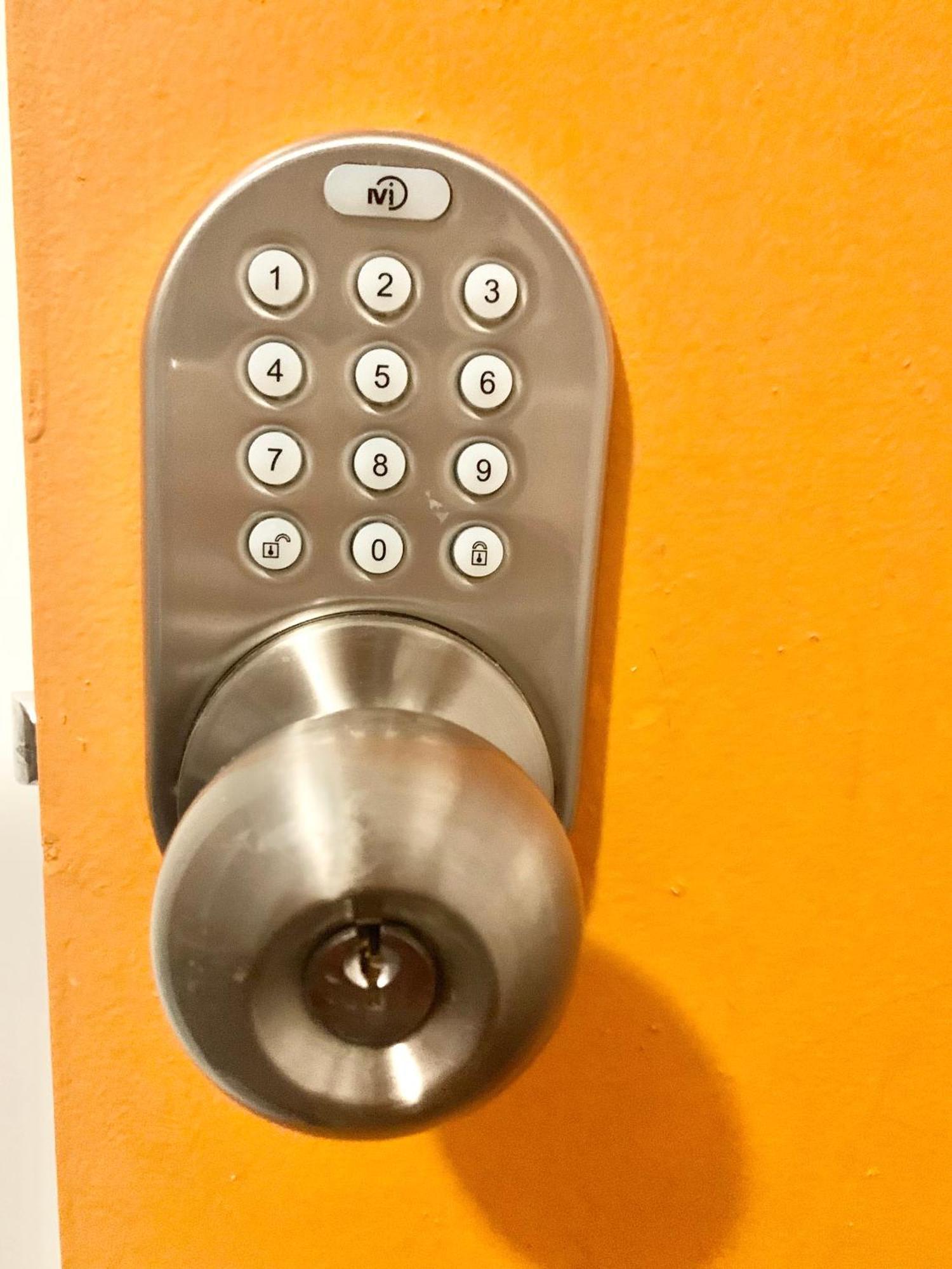 Women Only - Men Only - Free Wifi - Coffee Parking - Lockers