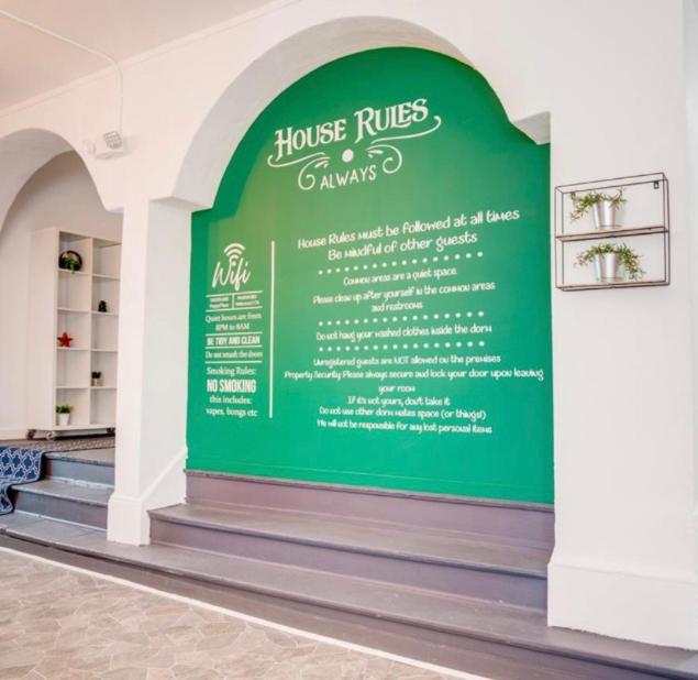 Hostel Women Only - Men Only - Free Wifi - Coffee Parking - Lockers