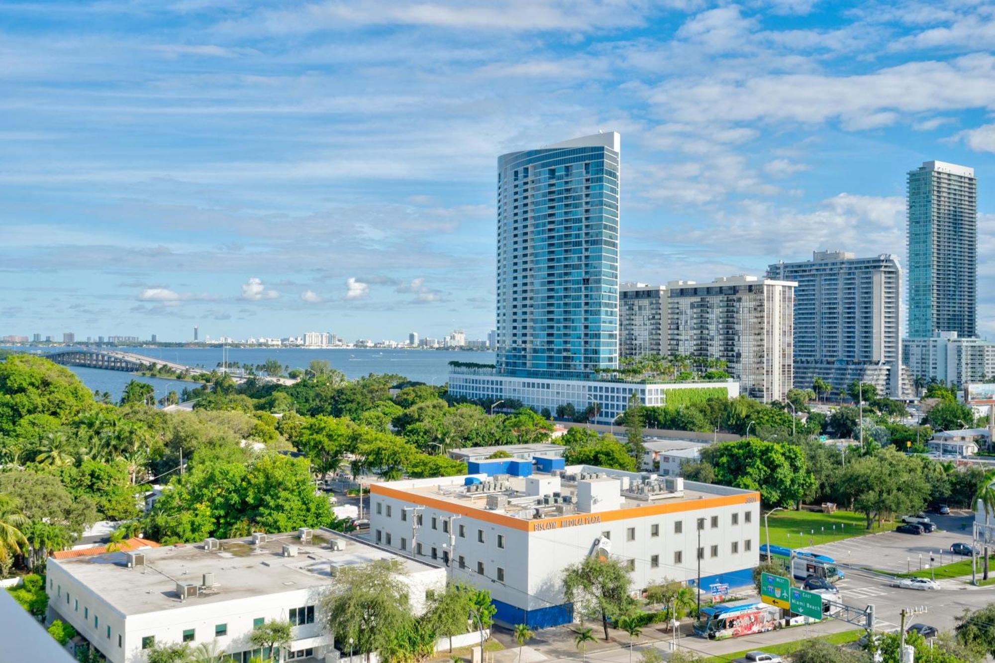 Apartment 3900-902ch Design District, 2 Bedrooms & 2 Bathrooms