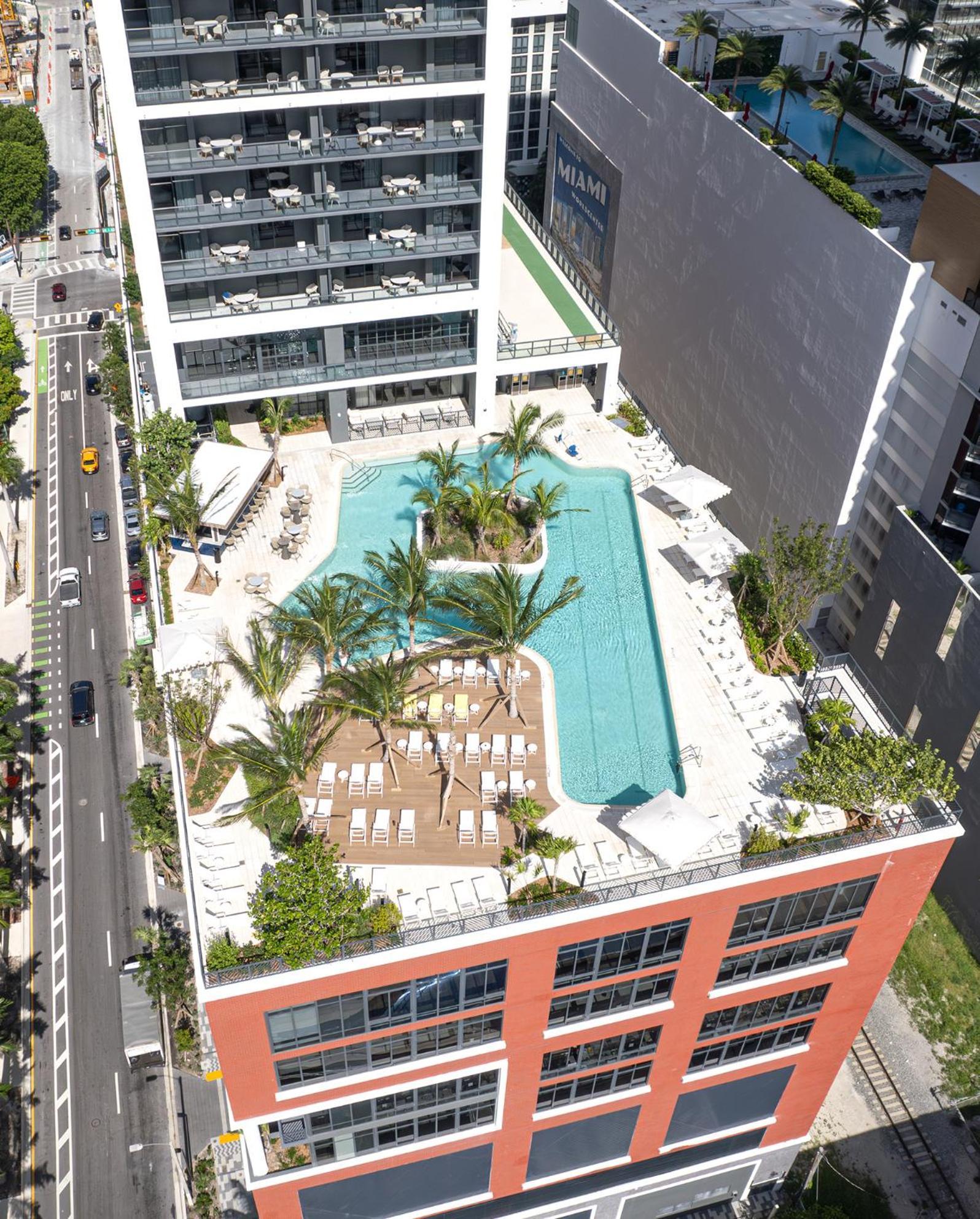 Chic One Bedroom In The Heart Of Vibrant Downtown- Daily Fee And Parking Not Included Miami
