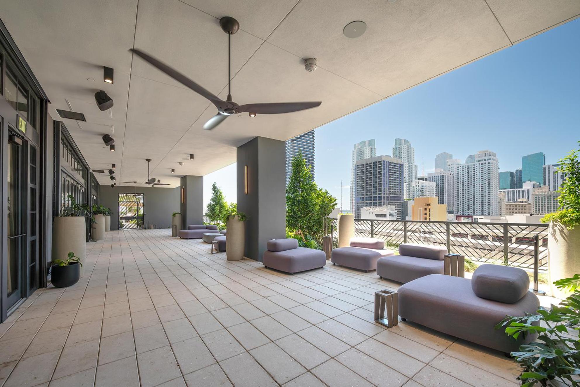Chic One Bedroom In The Heart Of Vibrant Downtown- Daily Fee And Parking Not Included *