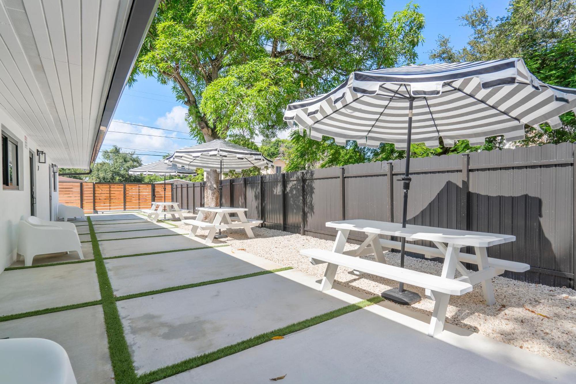 Cozy Getaway Heated Pool & Sun Loungers Appartement