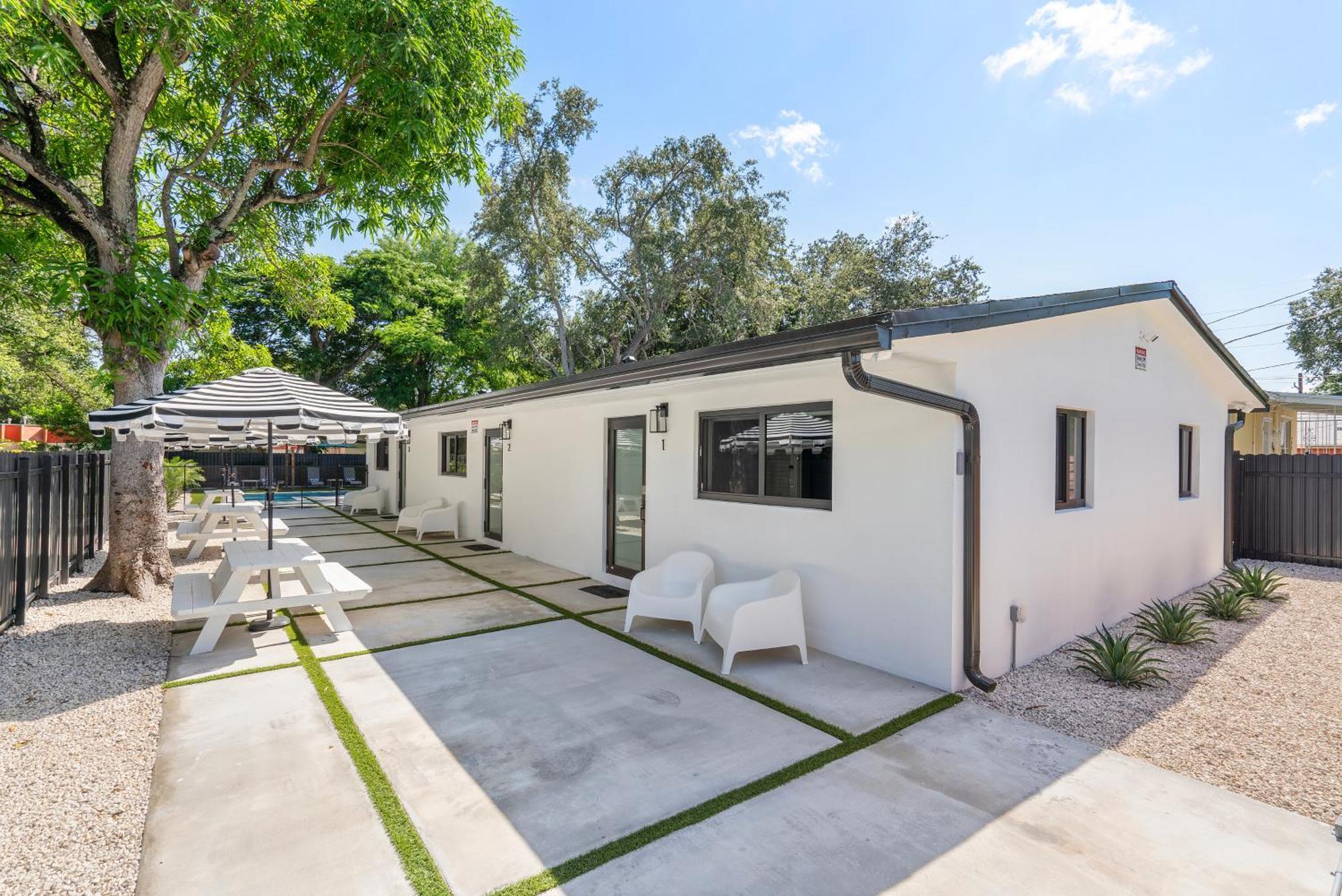 Cozy Getaway Heated Pool & Sun Loungers Appartement