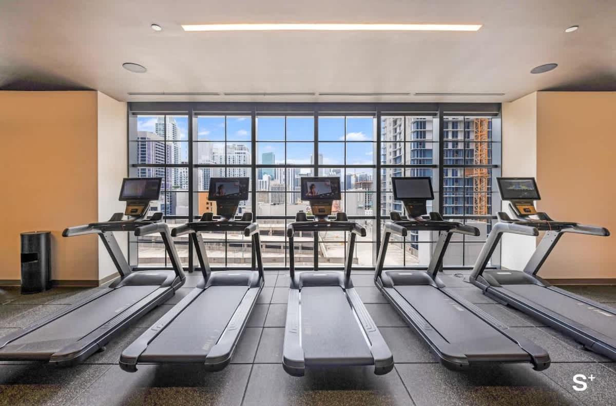Skyline Chic Downtown Getaway
