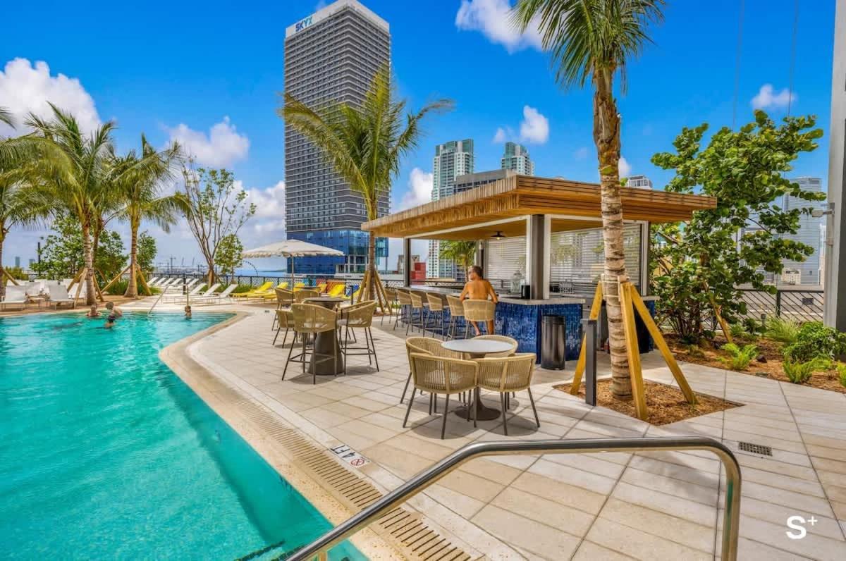 Skyline Chic Downtown Getaway Miami