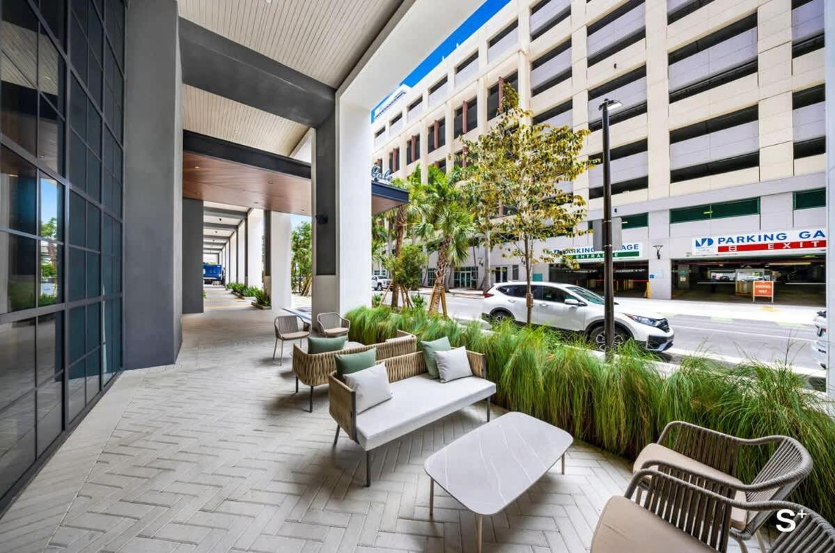 Skyline Chic Downtown Getaway