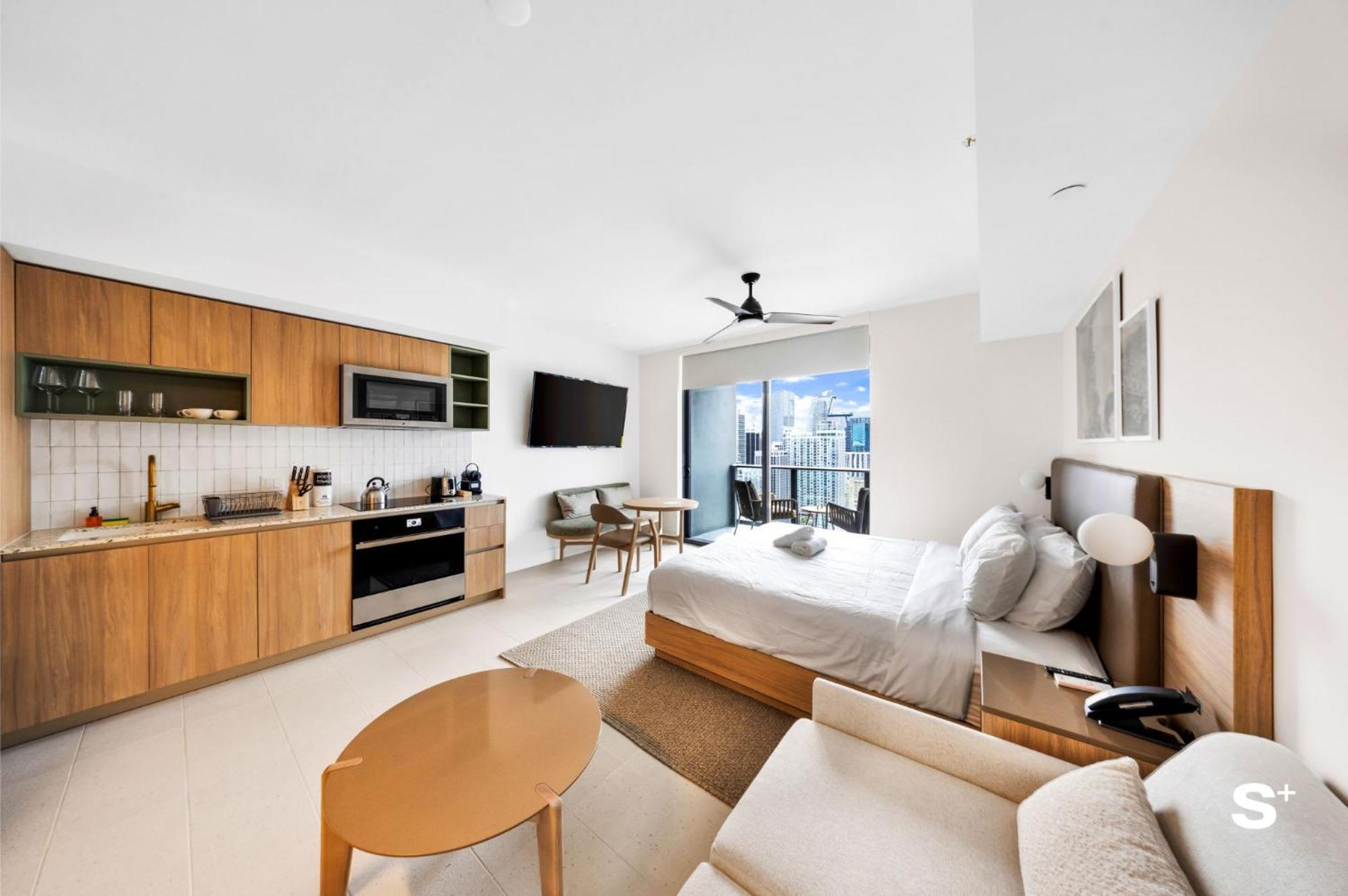 Skyline Chic Downtown Getaway Miami