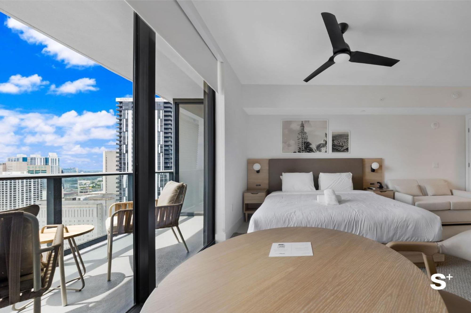 Skyline Chic Downtown Getaway Apartment Miami