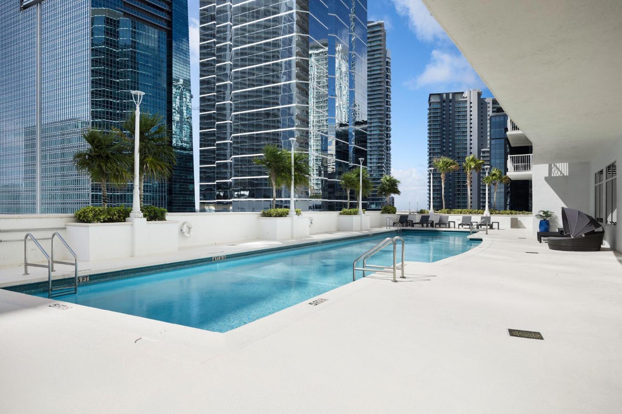 In Brickell With Pool, Gym, Free Parking And Game Appartement