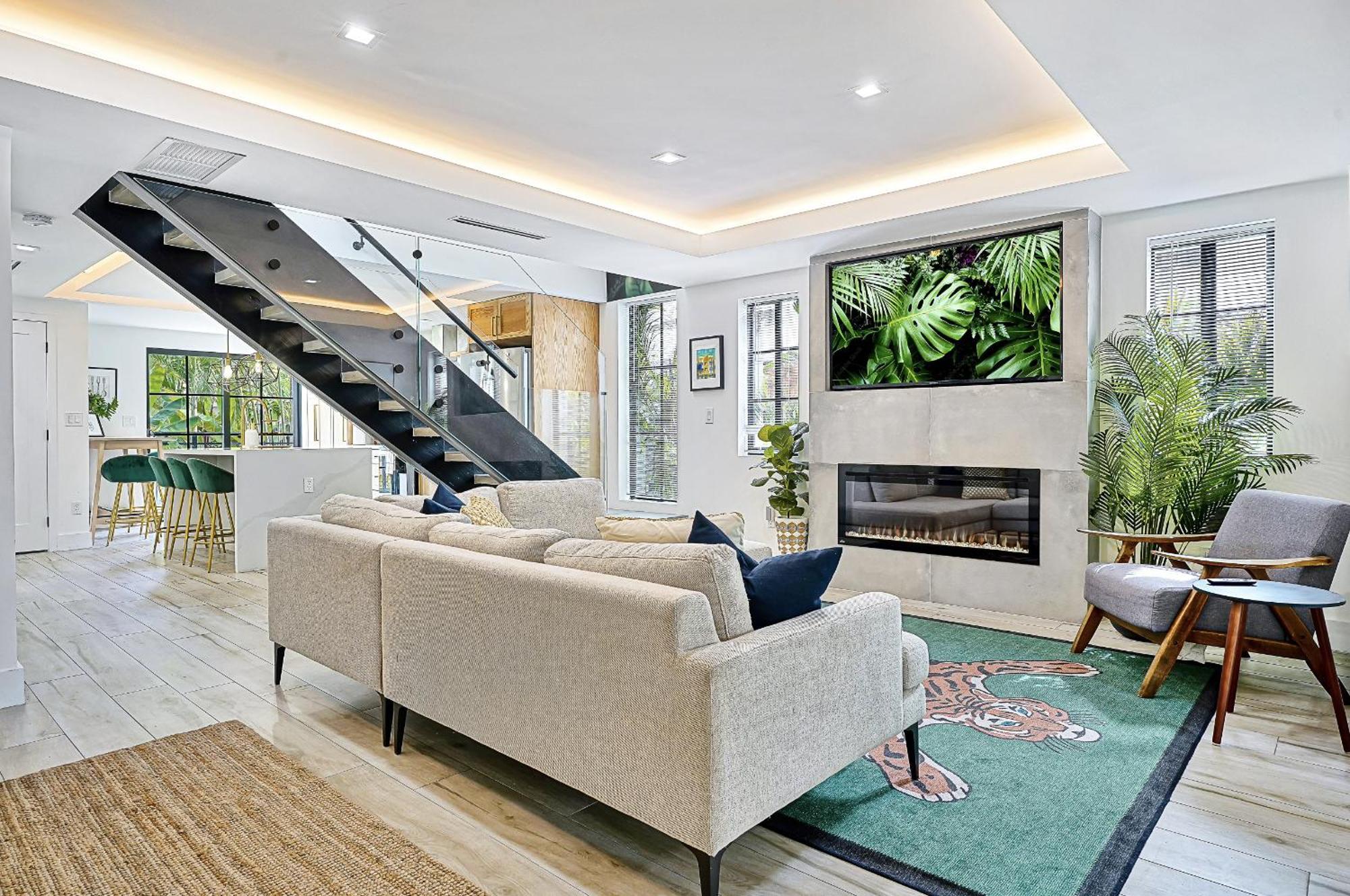 Apartment Residential - *