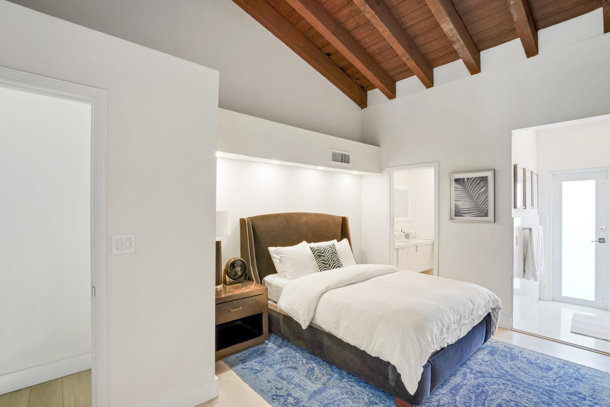Luxury Pool At St. Unit E, Pet Friendly Miami