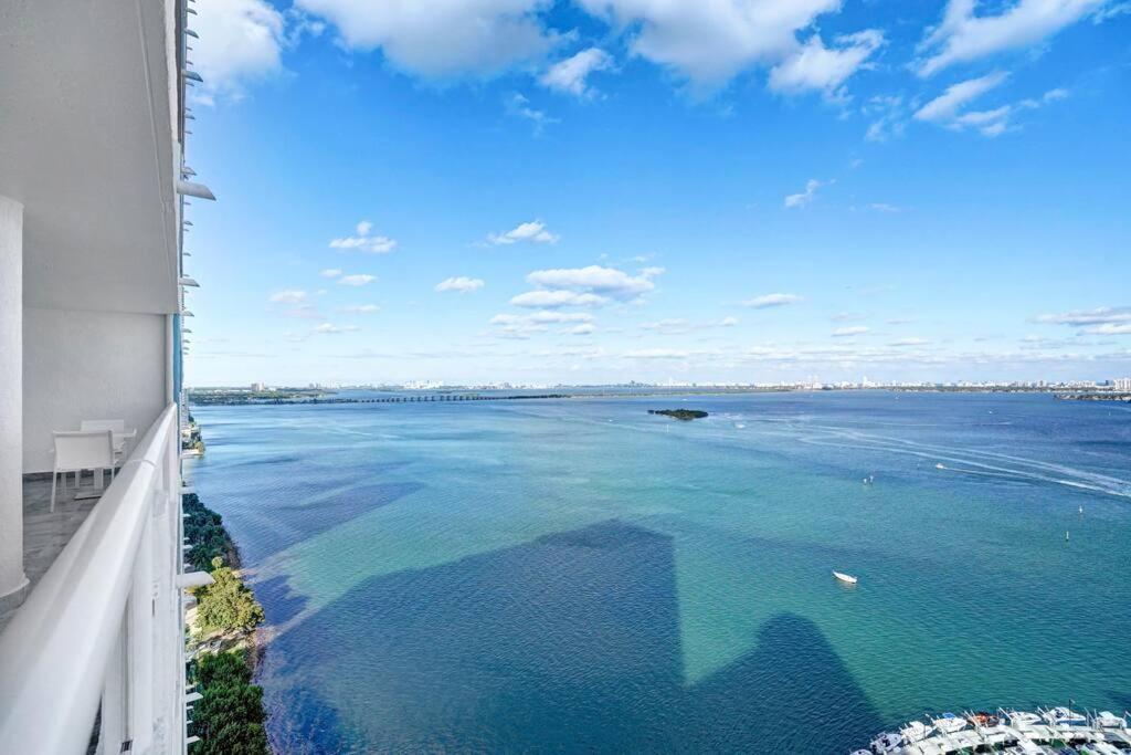 First Class! - Crystal Clear Water Views! Apartment Miami