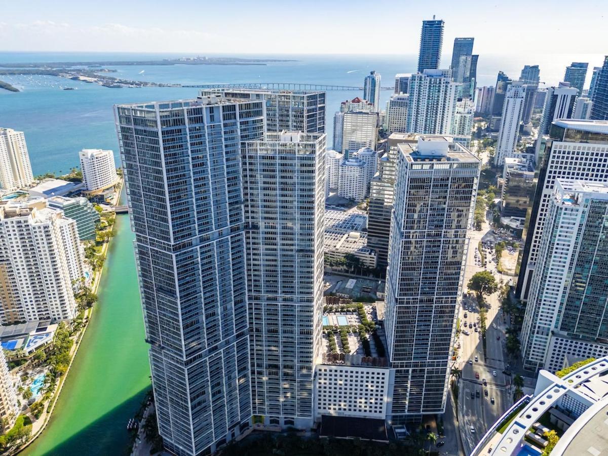 Apartment Stunning At Icon With Bay Views-pool-gym-spa Miami