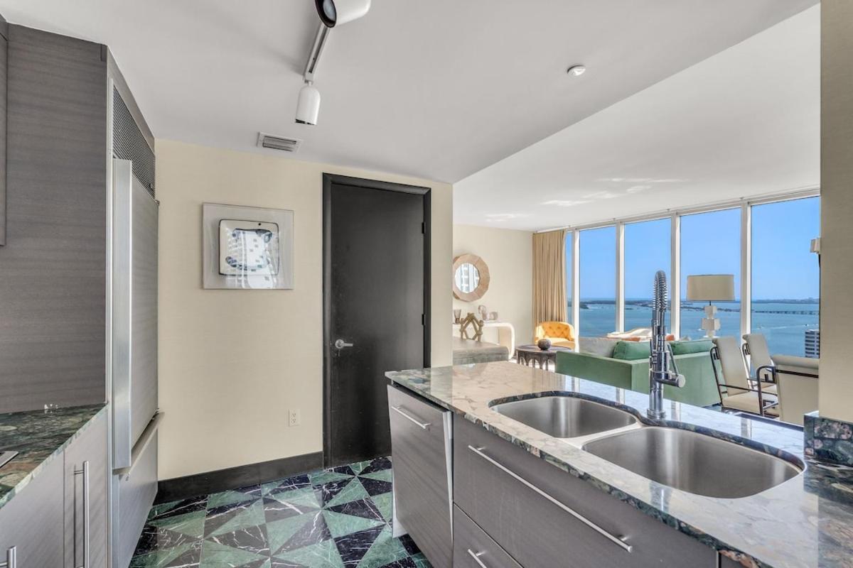 Stunning At Icon With Bay Views-pool-gym-spa Apartment