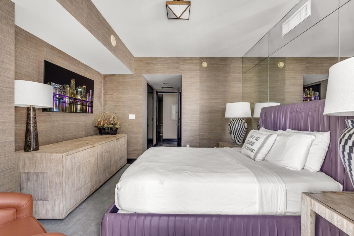 Stunning At Icon With Bay Views-pool-gym-spa Apartment