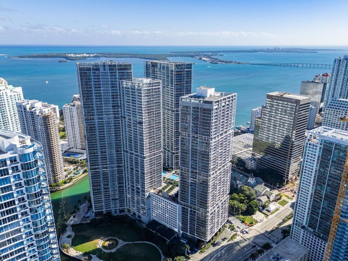 Stunning At Icon With Bay Views-pool-gym-spa Apartment *