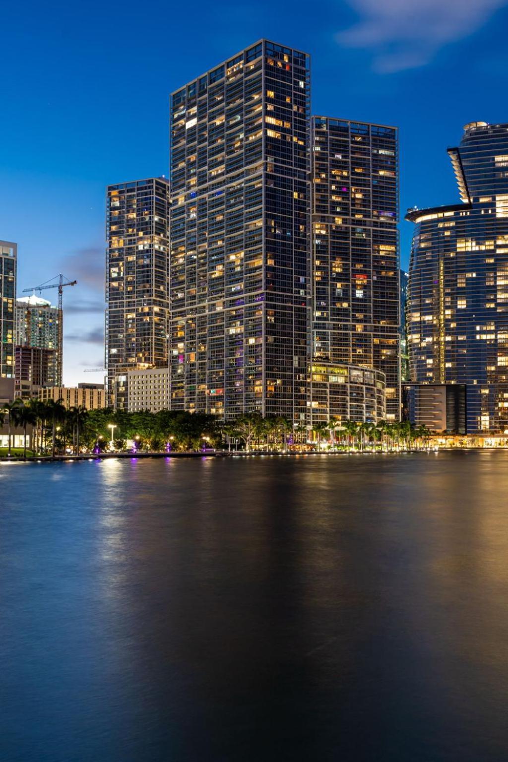 Stunning At Icon With Bay Views-pool-gym-spa Miami