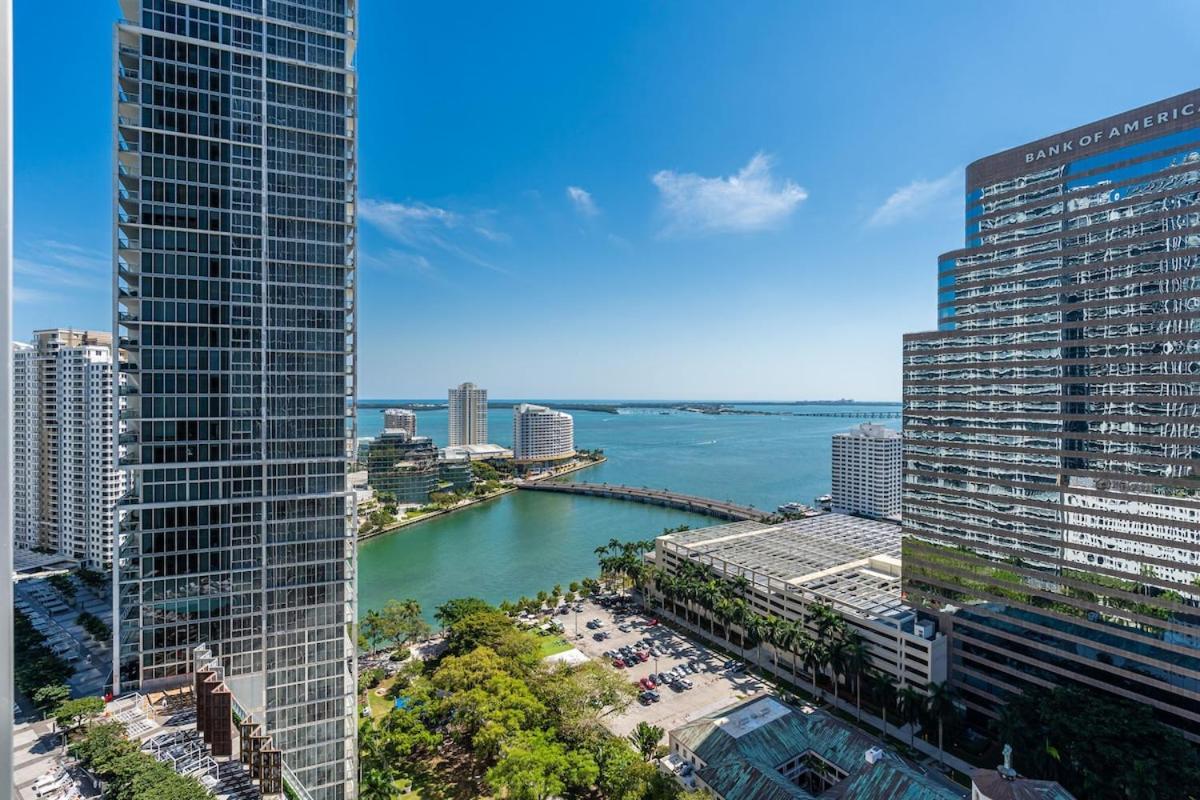 Stunning At Icon With Bay Views-pool-gym-spa Apartment