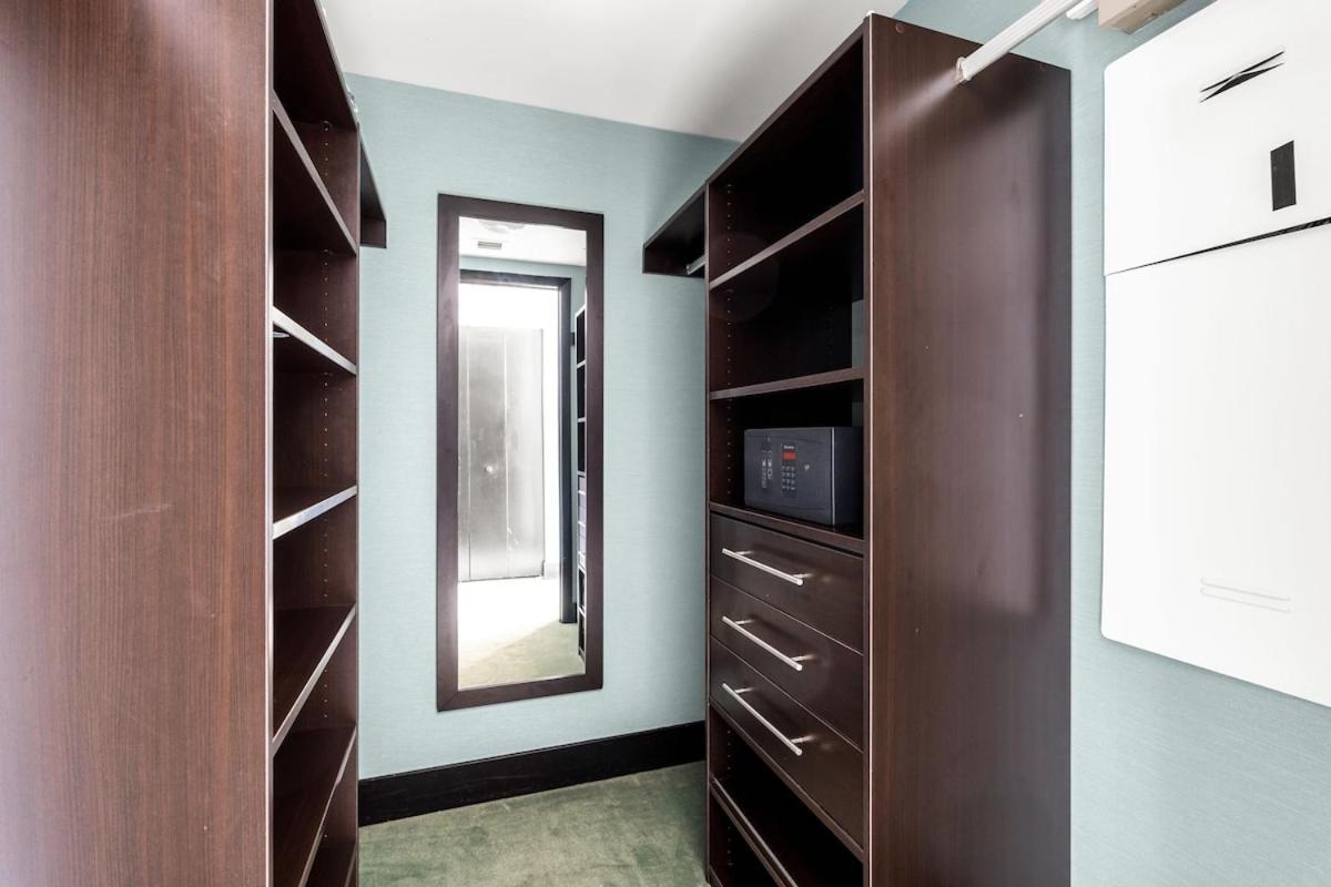 Stunning At Icon With Bay Views-pool-gym-spa Apartment