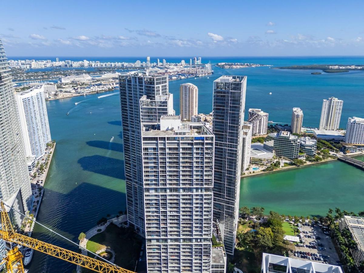 Stunning At Icon With Bay Views-pool-gym-spa * Miami