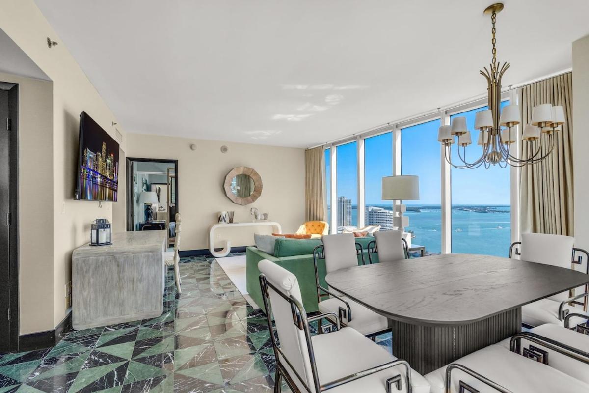 Stunning At Icon With Bay Views-pool-gym-spa Apartment *