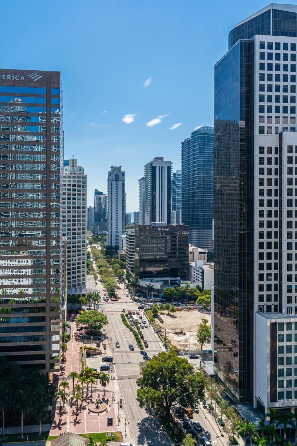 Stunning At Icon With Bay Views-pool-gym-spa Miami