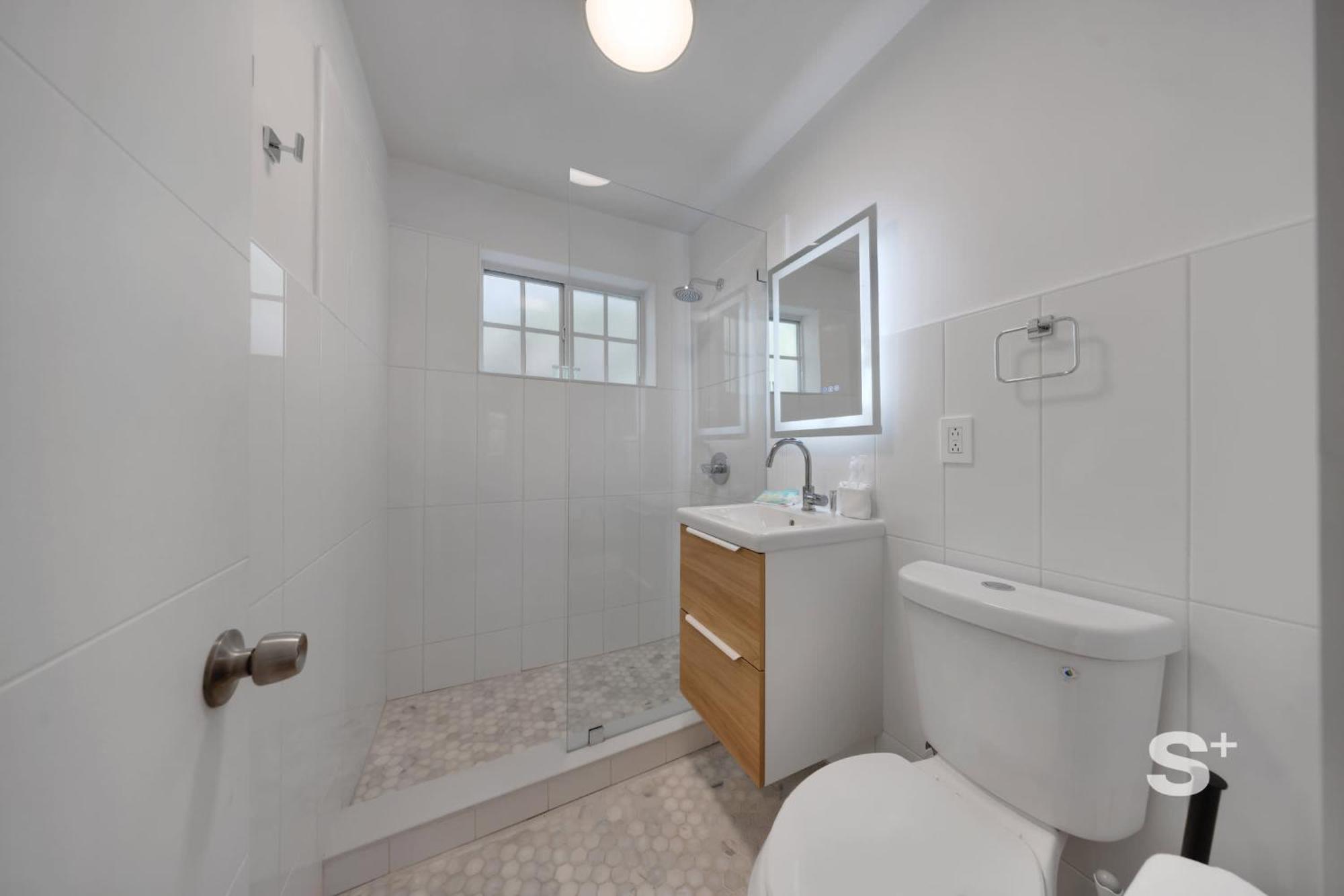 Trendy 1-br In Apartment
