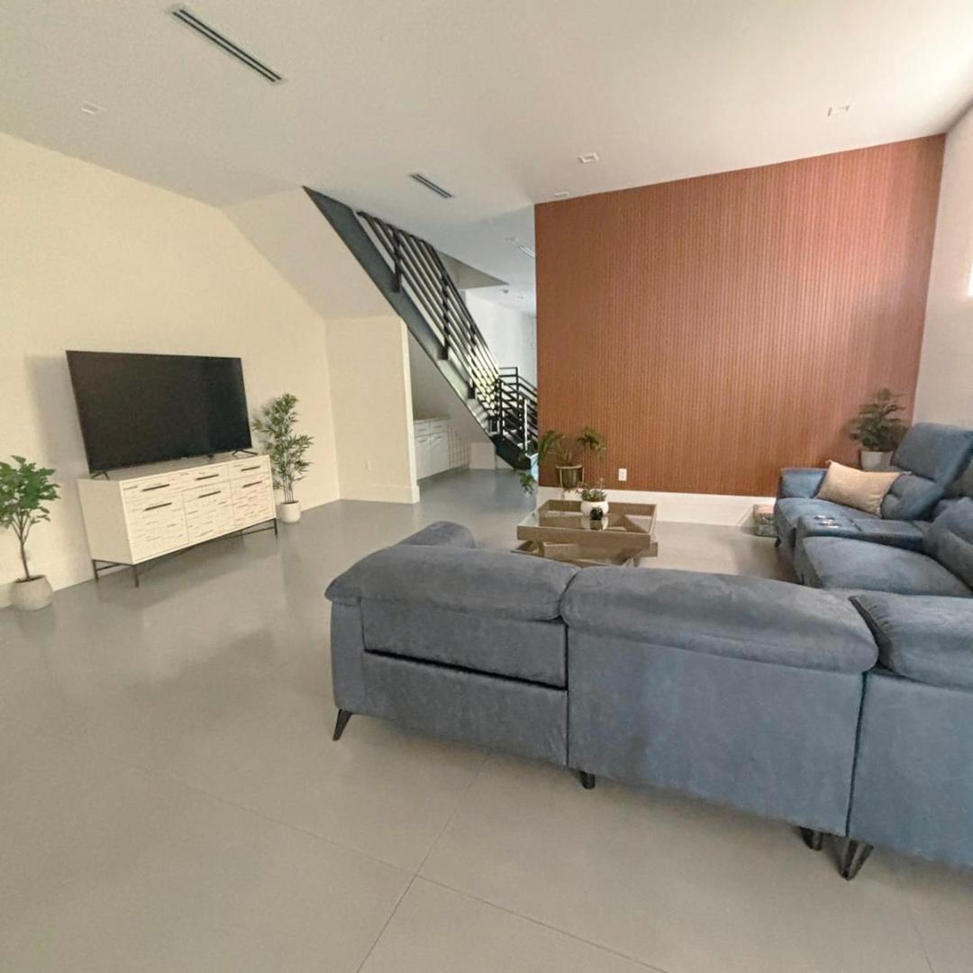 Solara Coconut Grove Villa *