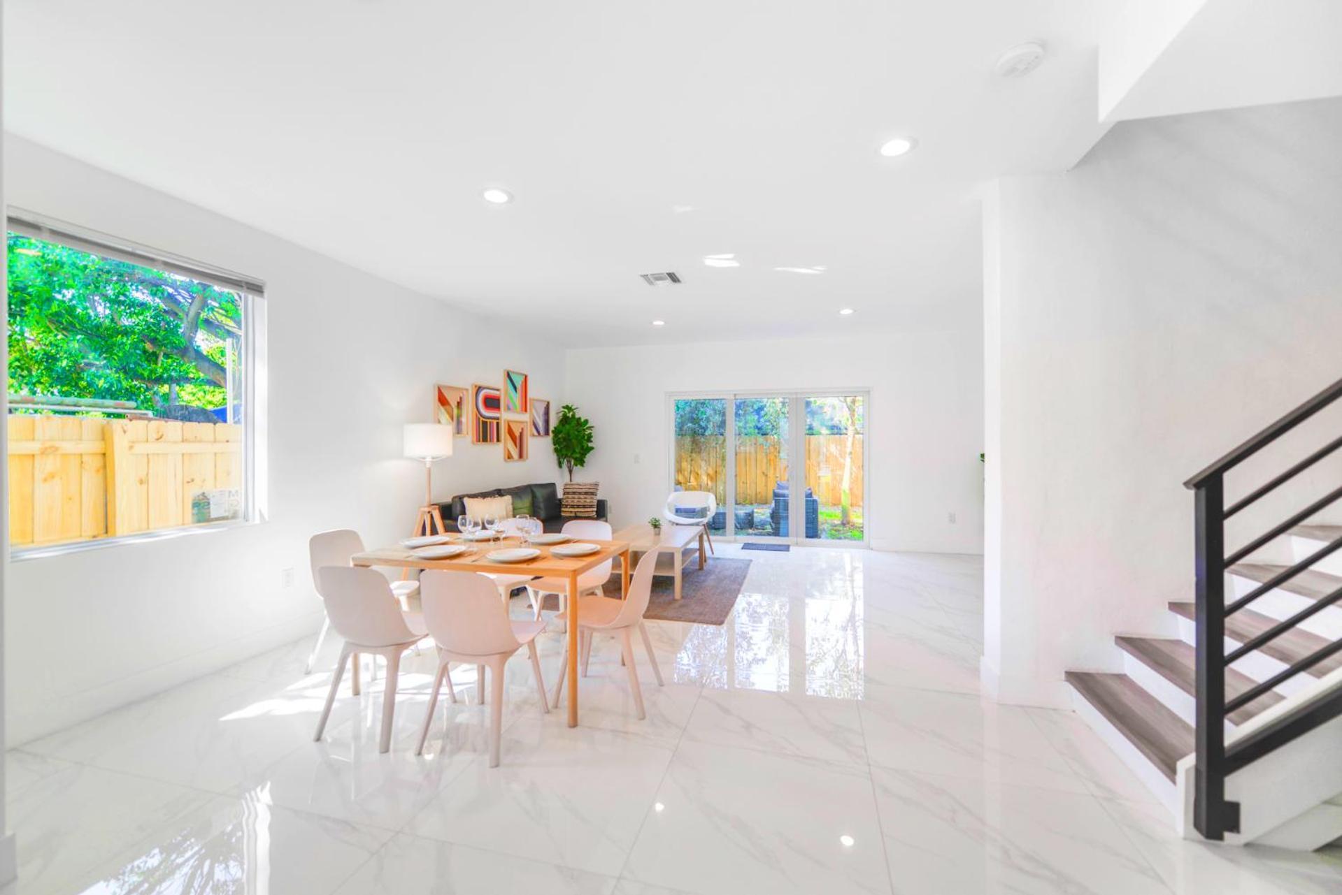 Charming W Free Parking Included Holiday home