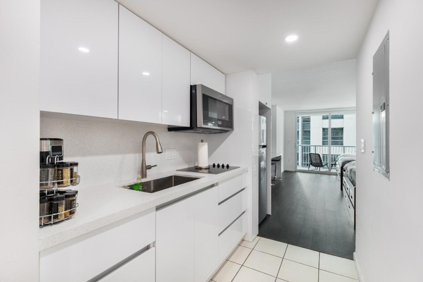 In Brickell With Pool, Gym, Free Parking And Game * Miami
