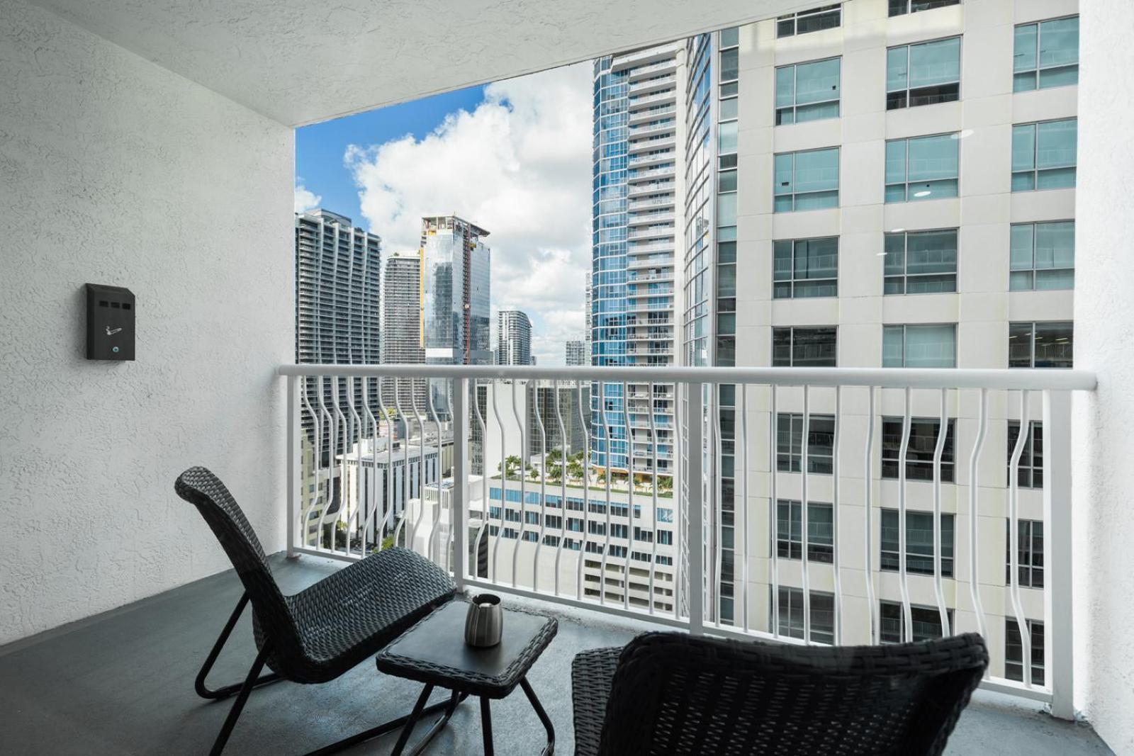 In Brickell With Pool, Gym, Free Parking And Game